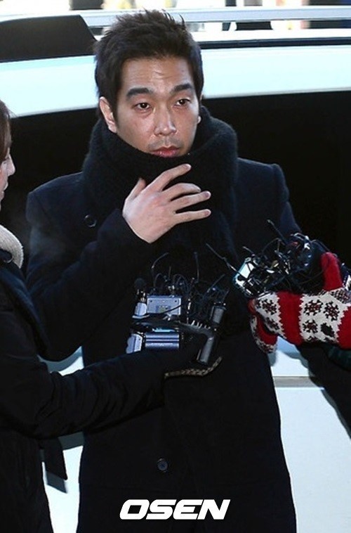 고영욱(가수/뮤지컬배우/룰라)
미성년자 성폭행 및 강제추행 혐의로 수감 중인 고영욱이 소속사에서 퇴출 당했다.