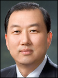 정상기(금융인/미래에셋자산운용대표이사부회장)
한국금융투자협회 비상근 부회장에 정상기<사진> 미래에셋자산운용 대표이사 부회장을 선임했다고 30일 밝혔다. 임기는 오는 2015년 10월29일까지다.