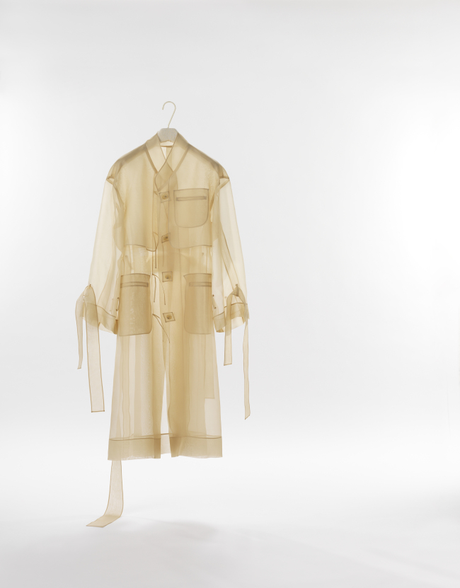 A light-weight organza coat by Jin Tae-ok.   Arumjigi Culture Keepers Foundation