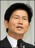 김문수(광역단체장/전국회의원/경기도도지사)
경기도와 경기중소기업종합지원센터(이하 중기센터)는 31일 수원 라마다호텔 3층 그랜드볼룸에서 중소기업의 미국 시장 진출을 돕는 ‘경기도-UT 기업지원프로그램 수출 협약식’을 개최했다고 밝혔다.