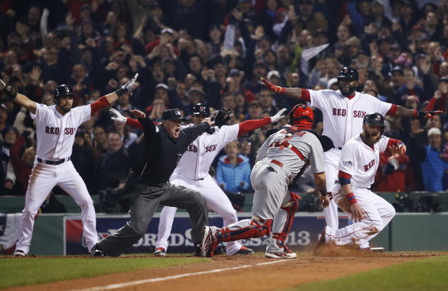St. Louis Cardinals catcher Yadier Molina looks back as home plate umpire Adam Wainwright call Boston Red Sox's Jonny Gomes safe on a three run RBI double by Shane Victorino during the third inning of Game 6 of baseball's World Series Wednesday. (AP-Yonhap News)