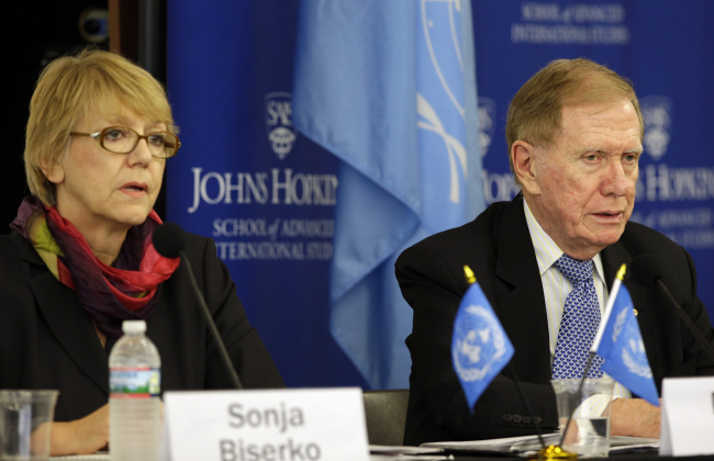 Commission members Sonja Biserko (left) and Michael Kirby, listen during a hearing of the United Nations-mandated Commission of Inquiry about the human rights situation in North Korea in Washington on Wednesday.   AP-Yonhap News