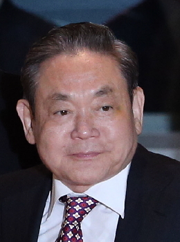이건희(기업인/국제기관단체인/삼성전자회장)
Samsung Electronics chairman Lee Kun-hee has been ranked 41st by Forbes on its list of the world’s most powerful people of this year.