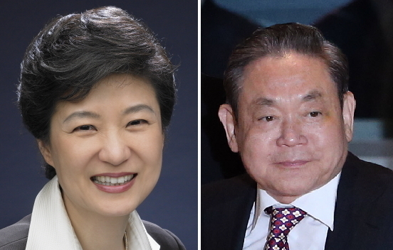 박근혜(좌부터/대통령/대한민국대통령),이건희(기업인/국제기관단체인/삼성전자회장)
Samsung Electronics chairman Lee Kun-hee has been ranked 41st by Forbes on its list of the world’s most powerful people of this year.