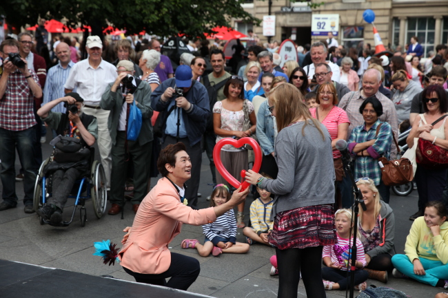 Song Seung-whan’s nonverbal play “Music Show Wedding” is performed during the Edinburgh Festival earlier this year.   PMC Production