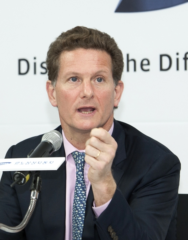 Gilles Normand, head of Renault’s Asia-Pacific operations, speaks at a press conference Friday.   Renault Samsung Motors