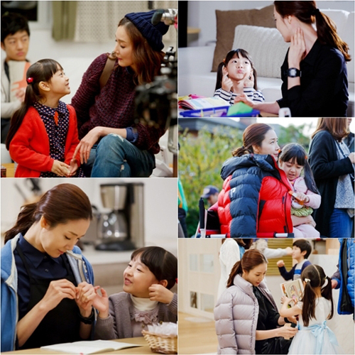 최지우(영화배우/탤런트)
최지우는 최근 SBS 드라마 ‘수상한 가정부’ 제작진이 공개한 사진에서 딸바보다운 면모를 보이며 눈길을 끌었다.