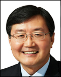 전광우(교수/전정무직공무원/연세대학교경제대학원석좌교수)
금융위원장과 국민연금공단 이사장을 역임한 전광우<사진> 연세대 석좌교수가 싱가포르경영대학(SMU) 총장 초청으로 ‘고령화 시대의 국가 전략’을 주제로 강연차 4일 오후 출국한다.