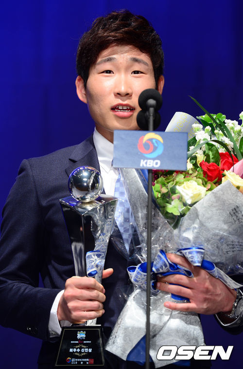이재학(야구선수/NC다이노스투수)
NC 다이노스의 우완 이재학이 프로야구 신인상의 영예를 안았다.
