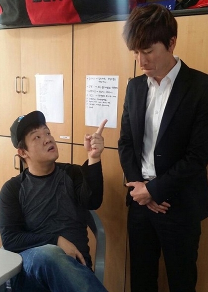 유민상(좌부터/개그맨),양상국(개그맨)
개그맨 유민상이 양상국을 이유없이 혼내는 모습이 포착됐다.