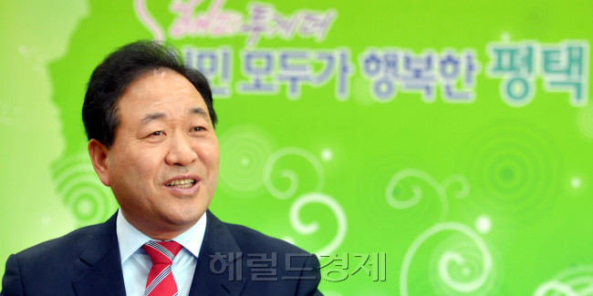 김선기 평택시장<br />김명섭 기자 msiron@heraldcorp.com
김선기 평택시장
김명섭 기자 msiron@heraldcorp.com
김선기 평택시장
김명섭 기자 msiron@heraldcorp.com
김선기 평택시장
김명섭 기자 msiron@heraldcorp.com