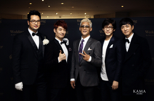 김태우(좌부터/가수/god),손호영(가수),박준형(가수/영화배우/god),윤계상(영화배우/탤런트),데니안(안신원/영화배우/가수/god)
All five original members of first-generation idol group g.o.d are rumored to be reuniting next March for a commemorative 15th-anniversary album.