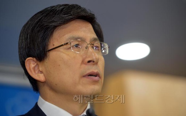 황교안(정무직공무원/전검사/법무부장관)
황교안 법무부 장관이 5일 오전 서울 세종로 정부 서울청사에서 통합진보당에 대한 정당해산 심판 청구안 국무회의 통과에 관한 발표를 하고 있다.
김명섭 기자 msiron@heraldcorp.com