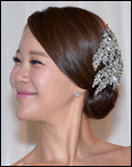 백지영(가수)
서울 수서경찰서는 가수 백지영(37·사진) 씨의 유산(流産)과 관련해 악성 댓글을 게재한 혐의(모욕)로 A(19)군 등 누리꾼 4명을 불구속 입건해 기소 의견으로 검찰에 송치했다고 5일 밝혔다.