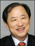 이상철(기업인/전대학총장/LG유플러스대표이사부회장/한국산업융합협회회장)
LTE시장을 선도해온 LG유플러스(부회장 이상철·사진)는 올해 ‘100% LTE’와 차별화된 유선사업을 통해 한 단계 더 도약하고 있다.