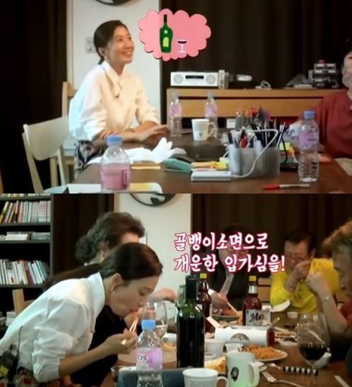 김희애(탤런트/영화배우)
꽃보다 누나’ 티저가 공개돼 누리꾼들의 흥미를 끌고 있다.
5일 tvN 배낭여행 프로젝트 2탄 ‘꽃보다 누나’의 공식 홈페이지에는 1차 티저 영상이 게재됐다.