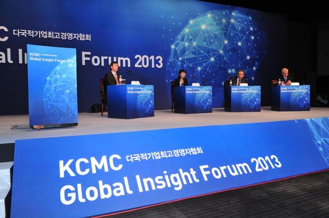 CEOs of U.S. multinational companies lead the “Growth Through Innovation” session during the 2013 Global Insight Forum, organized by the KCMC at the Shilla Hotel on Oct. 30.   KCMC