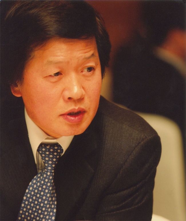 이정훈(기업인/서울반도체대표이사사장)
서울반도체가 급성장하는 발광다이오드(LED)시장을 발판으로 내년 시장 평균치를 웃도는 성장세를 이어갈 것이라고 밝혔다. 또 내년 하반기 LED칩 전문 자회사 서울바이오시스 상장 절차도 추진한다는 방침이다.