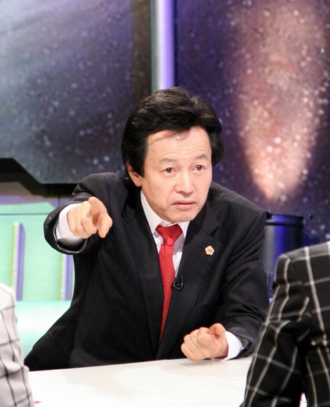 허경영(정당인/가수/민주공화당총재)
민주공화당 허경영 총재가 그룹 엑소에 대한 생각을 털어놨다.
