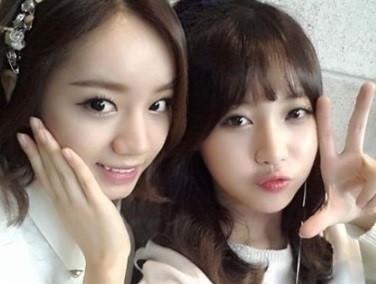 혜리(좌부터/이혜리/가수/탤런트/걸스데이),유라(김아영/가수/걸스데이)
걸스데이 멤버 유라 혜리 3주년 인증샷이 공개됐다.