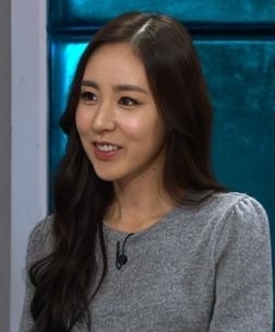 간미연(가수)
간미연은 6일 방송되는 MBC ‘황금어장-라디오스타’(이하 ‘라스’)에 출연해 문희준과의 14년 스캔들에 대해 밝혔다.