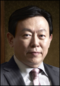 신동빈(기업인/롯데그룹회장)
신동빈 롯데그룹 회장은 7일 오후 서울 중구 소공동 롯데호텔에서 열린 아시아소사이어티 코리아센터 창립 5주년 기념식에 참석했다. 아시아소사이어티는 1956년 미국의 존 록펠러 3세가 설립한 비영리 재단으로, 미국과 아시아 사이의 이해 증진과 교류 강화를 위해 만들어진 기구다. 신 회장은 아시아소사이어티 코리아센터가 설립된 이후 현재까지 회장직을 맡고 있다.