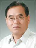 이기우(연구인/한국에너지기술연구원원장)
한국에너지기술연구원 신임 원장에 이기우(李基雨ㆍ62) 박사가 선임됐다. 지난 6일 개최된 산업기술연구회 이사회는 제16대 한국에너지기술연구원장에 전문연구위원 이기우 박사를 선임키로 결의, 7일 오전 연구원에서 취임식을 진행했다.