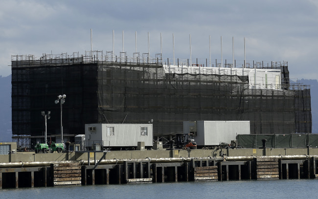 A barge is seen on Treasure Island in San Francisco.    AP-Yonhap News