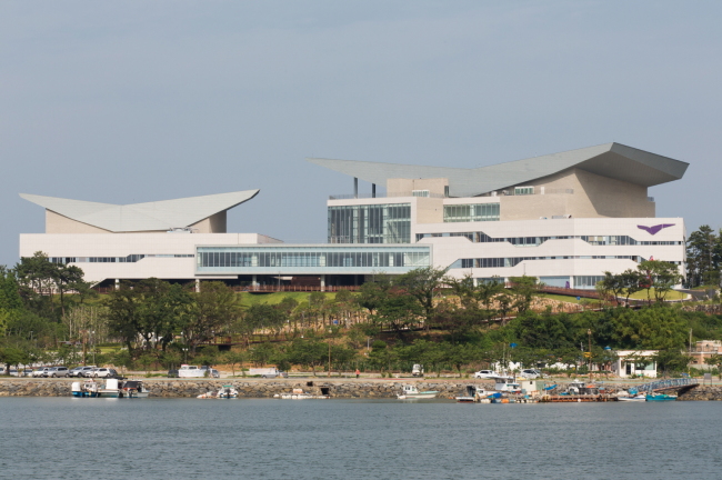 Tongyeong Concert Hall.   Tongyeong City Hall
