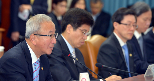 Deputy Prime Minister Hyun Oh-seok speaks at a regular economic-related ministerial meeting on Friday.   Kim Myung-sub/The Korea Herald