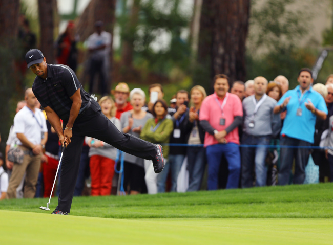 타이거우즈(TigerWoods/골퍼)
Tiger Woods watches his putt during the first round of the Turkish Airlines Open at the Montgomerie Maxx Royal Course in Antalya, Turkey, Thursday.   AP-Yonhap News