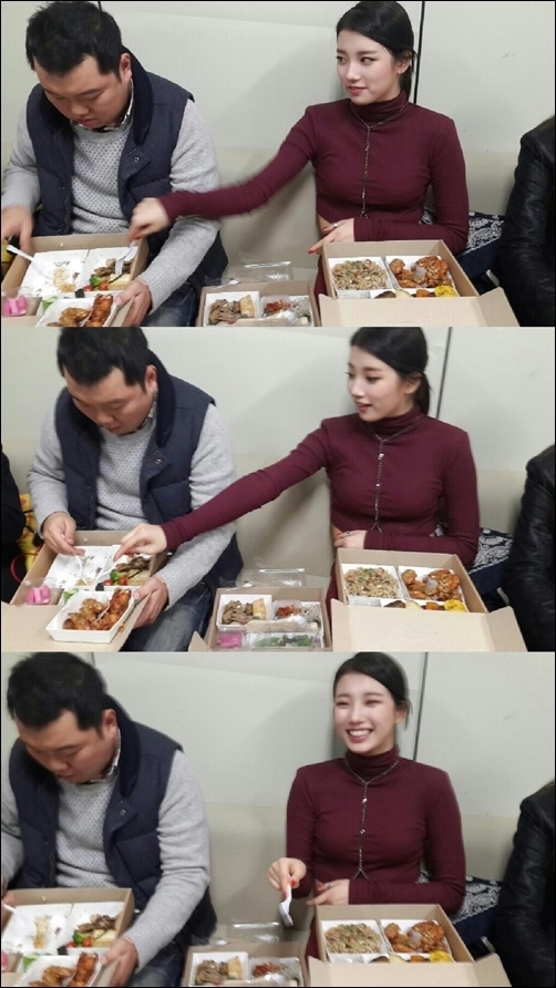 수지(배수지/가수/미쓰에이)
그룹 미쓰에이 수지가 매니저의 도시락을 노리는 모습이 포착됐다.