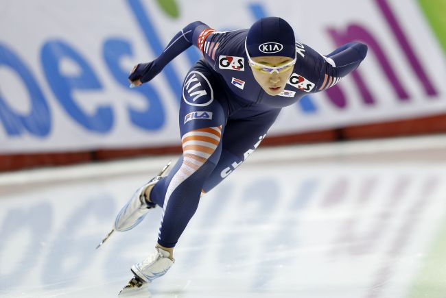 Korea’s Lee Sang-hwa competes in the women’s 500-meter race on Saturday.
AFP-Yonhap News