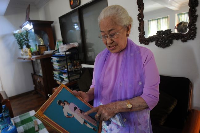 The granddaughter of Myanmar’s last king, princess Hteik Su Phaya Gyi shows her photo during an interview at her residence in Yangon.   AFP-Yonhap News