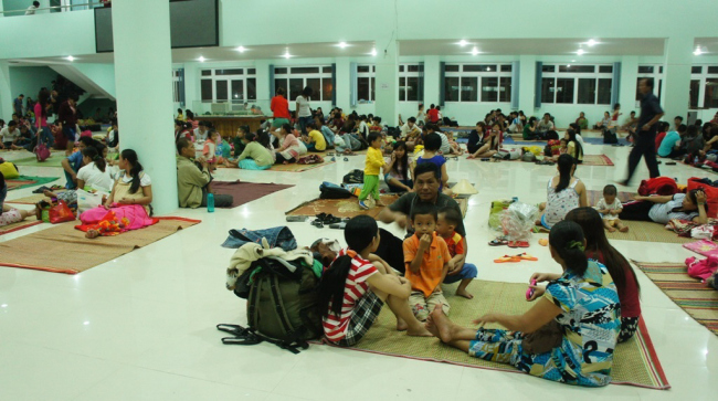 Local residents rest at a shelter in Da Nang city, Vietnam, Saturday.   Xinhua-Yonhap News