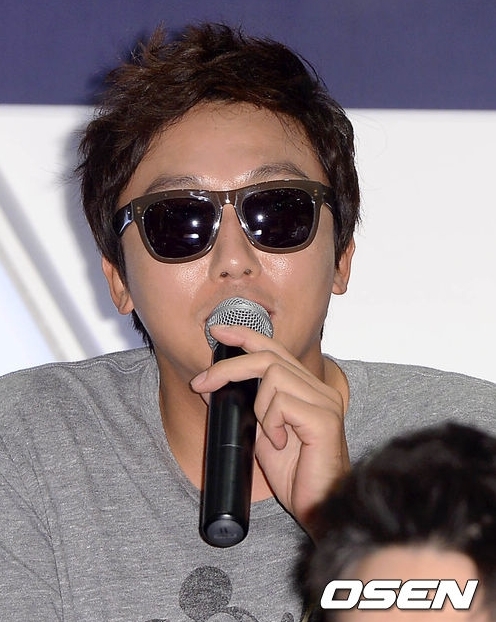 탁재훈(배성우/가수/영화배우)
이수근 탁재훈 토니안의 불법 도박 혐의가 드러나면서 ‘11월 괴담’이 불거지고 있다.