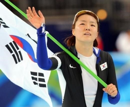 이상화(스케이트선수/서울시청)
이상화는 11일(한국시간) 캐나다 캘거리에서 열린 2013-2014 국제빙상경기연맹(ISU) 스피드스케이팅 월드컵 1차 대회 여자 1000ｍ 디비전A(1부리그)에서 1분14초19를 기록, 브리타니 보위(미국·1분13초70)에 이어 4위에 올랐다.