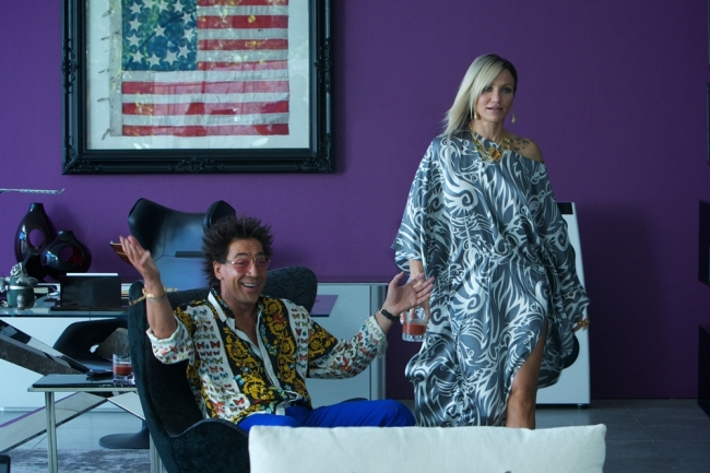 하비에르바르뎀(좌부터/JavierBardem/영화배우),카메론디아즈(CameronDiaz/영화배우)
화려한 말의 성찬이다. 요즘 유행하는 냉소적인 말로 하면 ‘허세 작렬’이다. 미국 현대 문학을 대표하는 작가 중 한 명인 코맥 매카시의 시나리오에선 마약 밀매상이 괴테와 플라톤을 들먹이며 훈계조의 철학을 늘어놓고, 변호사와 만나 영화 ‘보디 히트’의 대사로 대화를 한다