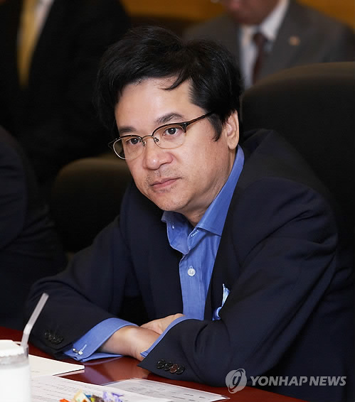 이재현(기업인/CJ그룹대표이사회장/CJ제일제당대표이사)
CJ Group chairman Lee Jay-hyun was rehospitalized at Seoul National University Hospital on Sunday due to an illness, the group said.