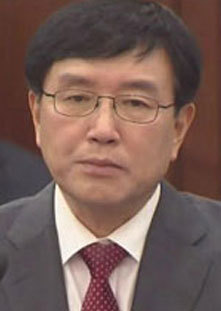 조영곤(검사/서울중앙지방검찰청검사장)
국정원 댓글 수사과정에서 수사팀과 내분 논란이 있었던 조영곤 서울중앙지검장(55)이 사의를 표명했다.