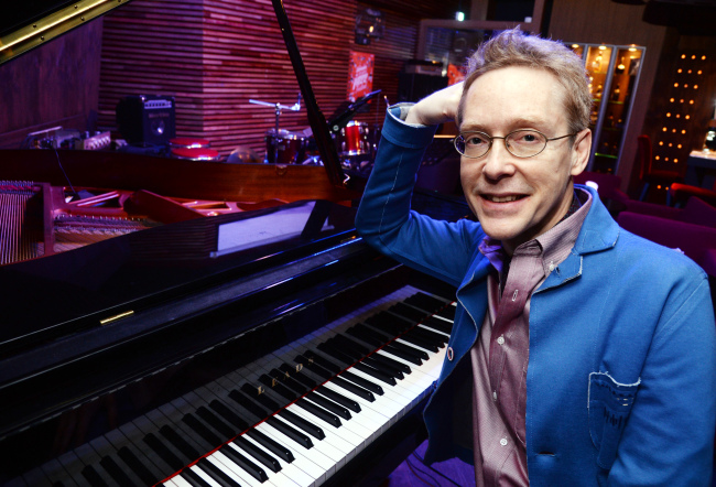 American jazz pianist Ronn Branton poses at a local jazz club in Nakseongdae, Seoul.   Park Hyun-koo/The Korea Herald