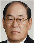 박동진(사회기관단체인/전외무공무원)
우리나라 현대외교의 기반을 닦으며‘ 최장수 외교수장’으로 불린 박동진 전 외무부 장관이 지난 11일 오후 5시15분께 경기도 용인의 한 병원에서 노환으로 별세했다. 향년 91세.