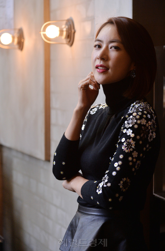 배우 김윤경 인터뷰.<br />이상섭 기자. babtong@heraldcorp.com 2013.11.07
배우 김윤경 인터뷰.
이상섭 기자. babtong@heraldcorp.com 2013.11.07
배우 김윤경 인터뷰.
이상섭 기자. babtong@heraldcorp.com 2013.11.07