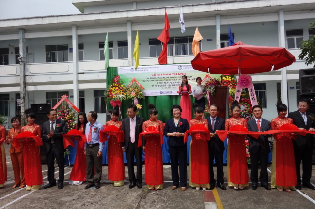 Shinhan Financial Group vice president Soh Jae-gwang (fifth from right) and South Korea’s consul general to Ho Chi Minh Oh Jae-hak (ninth from right) attend a ribbon-cutting ceremony for the opening of its new vocational traning center in Vietnam.   Shinhan Financial