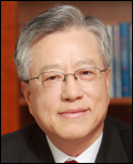 이석채(기업인/전행정공무원/KT대표이사회장)
KT는 12일 오후 서초 사옥에서 이사회를 열고 이석채 회장의 사표를 수리했다고 밝혔다.
