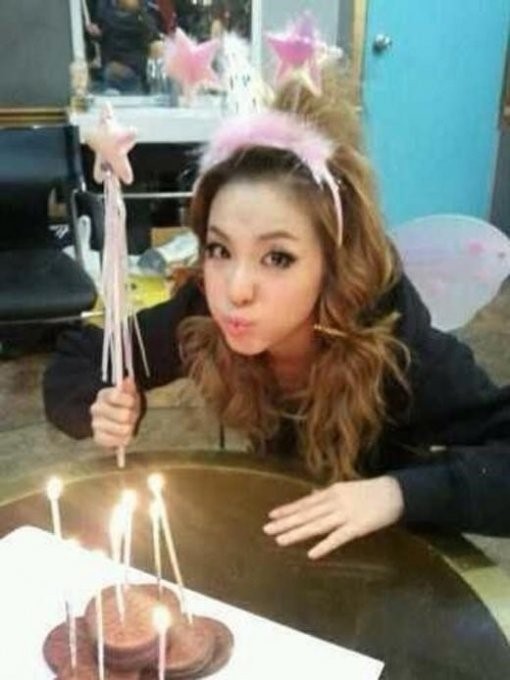 박산다라(가수/2NE1)
투애니원 박봄이 산다라박 생일을 축하글을 남겼다.