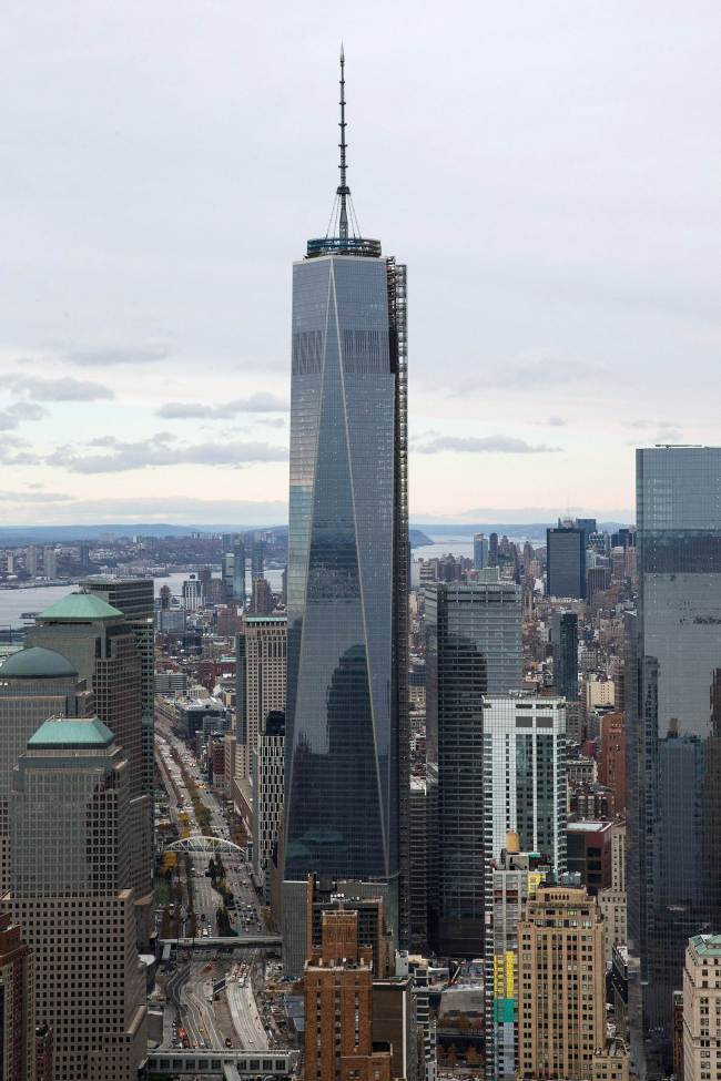 One World Trade Center towers over lower Manhattan in New York on Tuesday.   AFP-Yonhap News