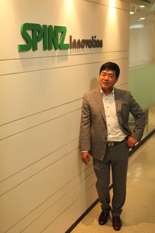 박노형(기업인/스핀즈이노베이션대표)
박노형(50) 스핀즈이노베이션 대표는 최근 기자와 만나 이처럼 자신감을 내보였다. 지난 2006년 음식물처리기가 주부 사이에서 ‘붐’을 일으키며 등장했지만, 함량 미달 제품이 잇따라 등장하며 시장이 한순간에 침체를 맞은 것을 꼬집은 것이다.