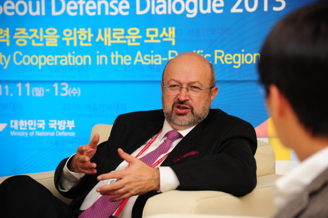 람베르토잔니에르(LambertoZannier/유럽안보협력기구사무총장)
OSCE Secretary-General Lamberto Zannier speaks in an interview in Seoul on Tuesday.