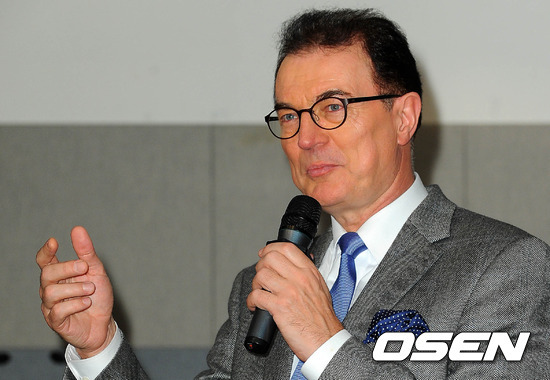 이참(BernhardQuandt/공기업인/탤런트/한국관광공사사장/예일회계법인고문)
이참 한국관광공사 사장이 일본 성인 퇴폐업소 출입과 관련한 보도에 대해 강력 대응하겠다고 밝혔다.